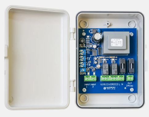 DOMOTIME DC2SEM2L 2-light traffic light control unit with 2 timed or entrances