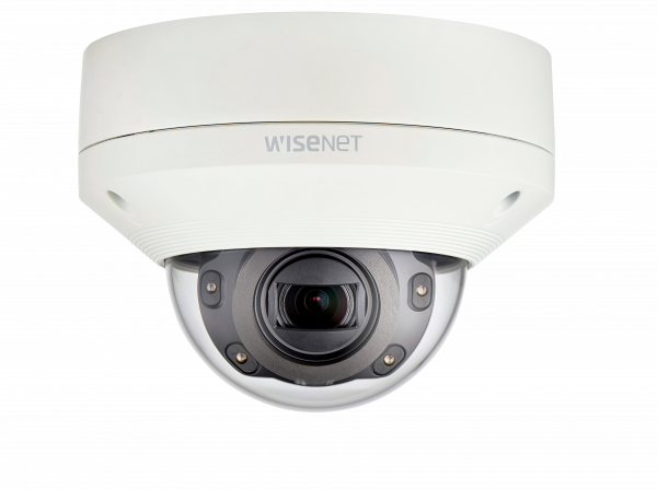 HANWHA XNV-6080R/RW 2MP IR 4.3x Vandal Dome inclusa 32GB SD Card e licenza applicazione RoadWatch ANPR